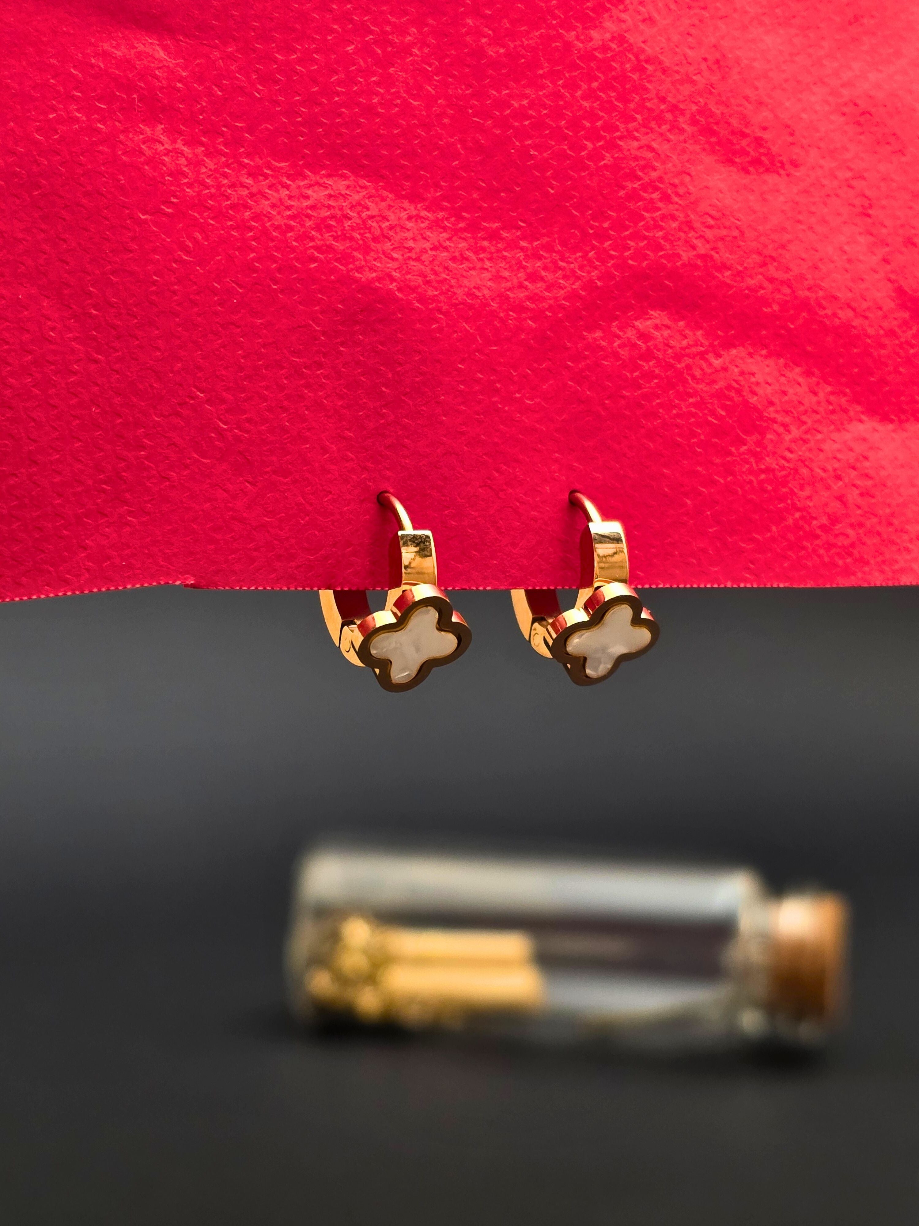 Elegant Clover-Shaped Pearl Stud Earrings
