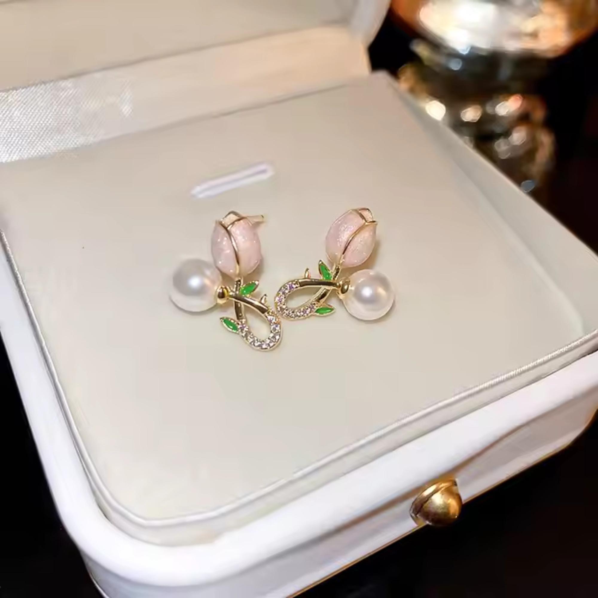 Enmode Latest Stylish Freshwater Pearl Flower Stud Earring for Women and Girls